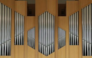 Orgel von vorne in der Hochschuel für evangelische Kirchenmusik in Bayreuth